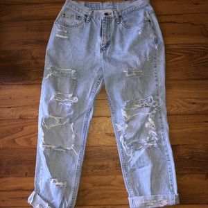 Cute mom jeans!